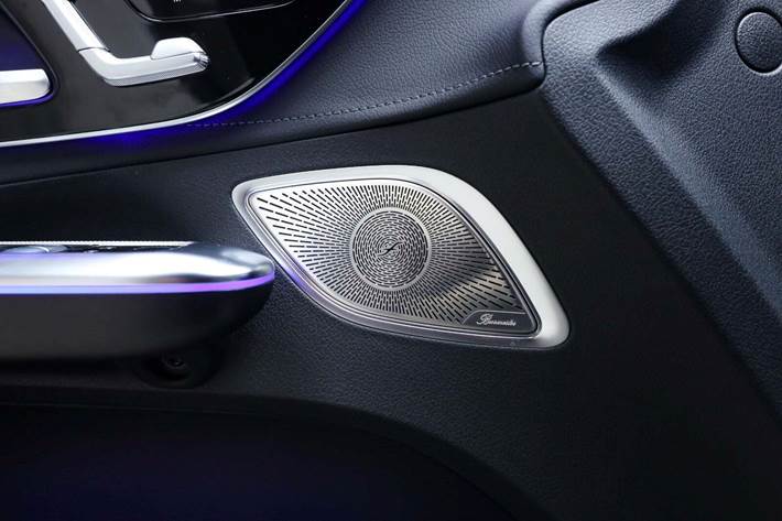 Sort Mercedes EQE350 fra 2023