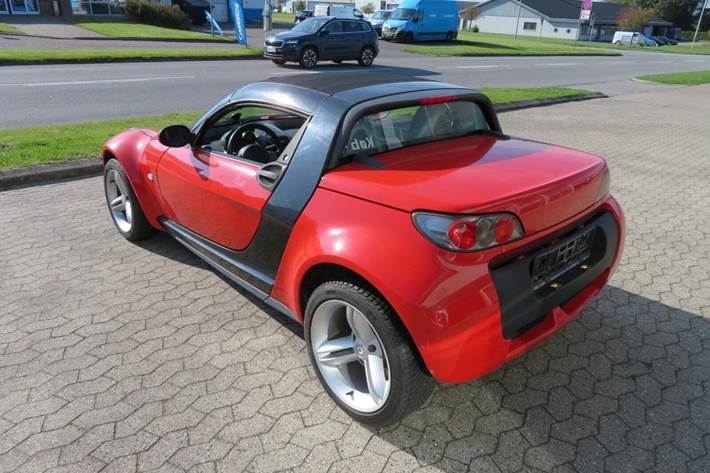 Rød Smart Roadster fra 2003