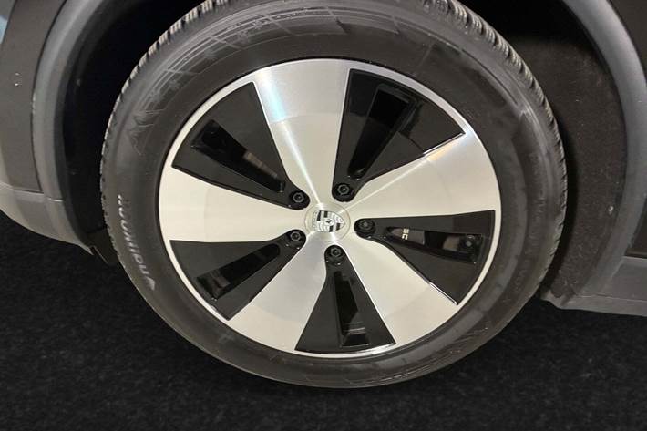 Sort Porsche Macan 4 fra 2024