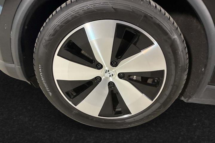 Sort Porsche Macan 4 fra 2024