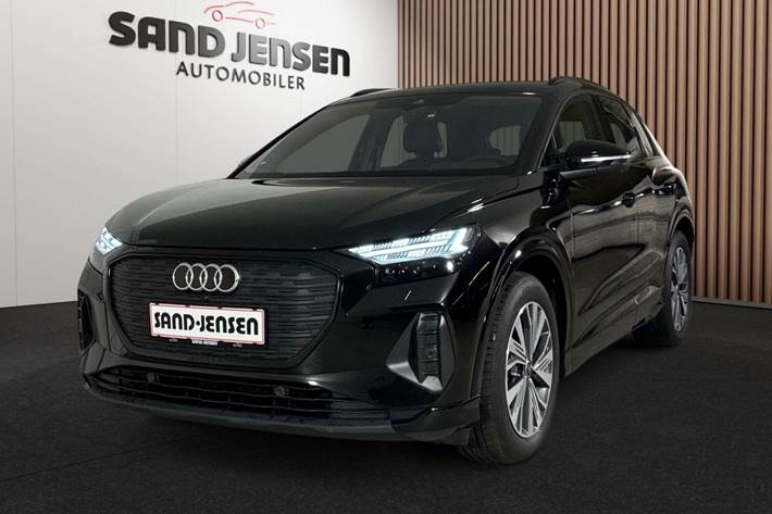Sort Audi Q4 e-tron fra 2024 set udefra