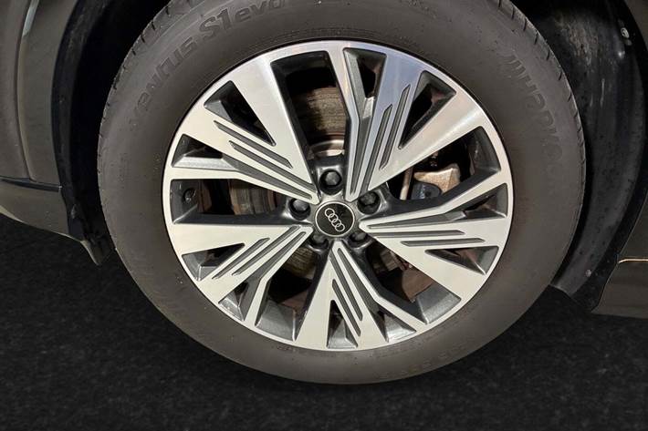 Sort Audi Q4 e-tron fra 2024