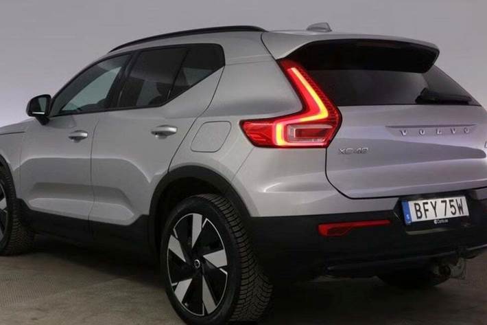 Sølv Volvo XC40 fra 2024