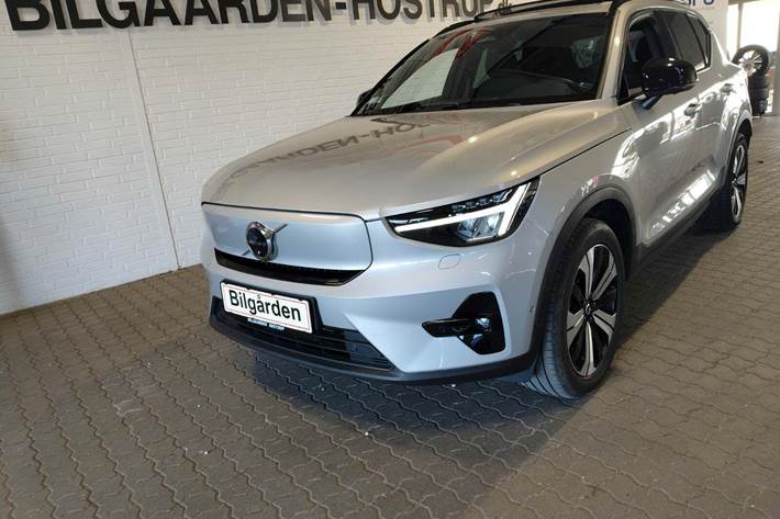 Beige Volvo XC40 fra 2023