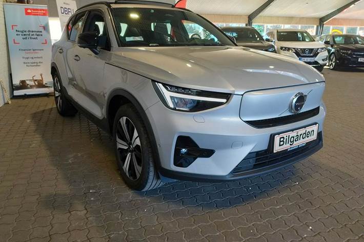 Beige Volvo XC40 fra 2023