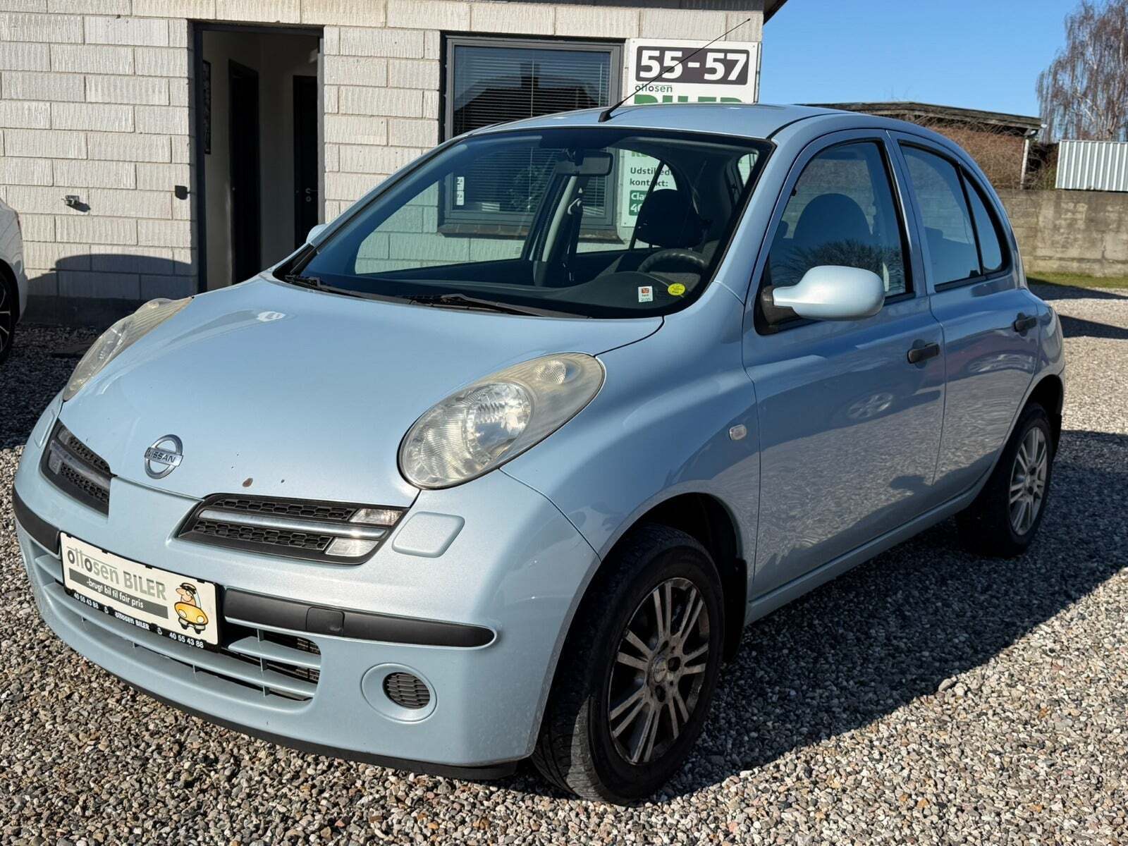 Gul Nissan Micra fra 2005