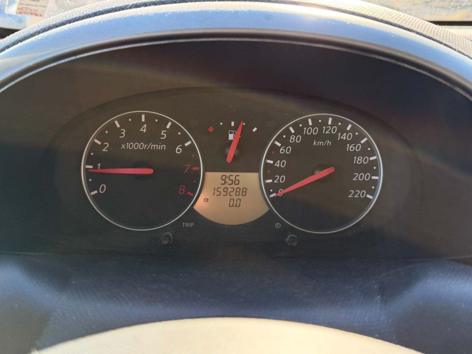 Gul Nissan Micra fra 2005
