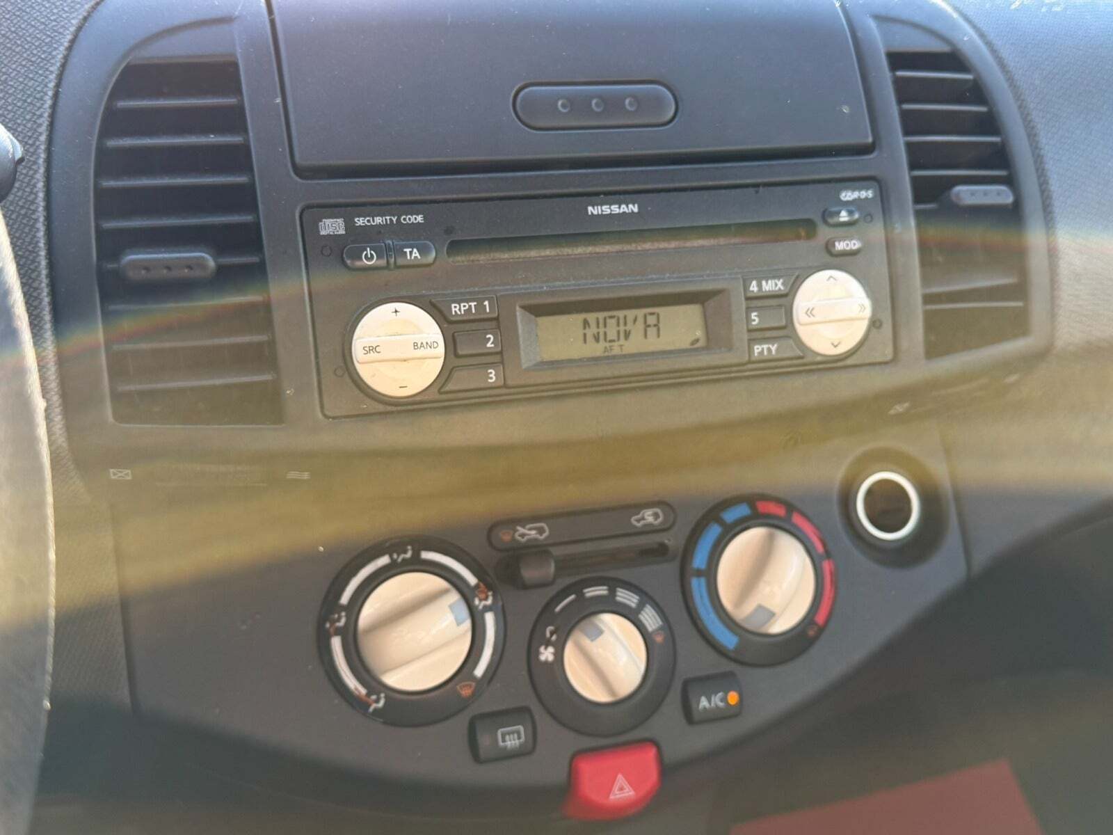 Gul Nissan Micra fra 2005