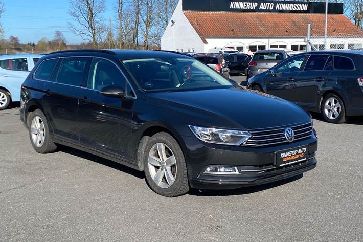 Grå VW Passat fra 2017