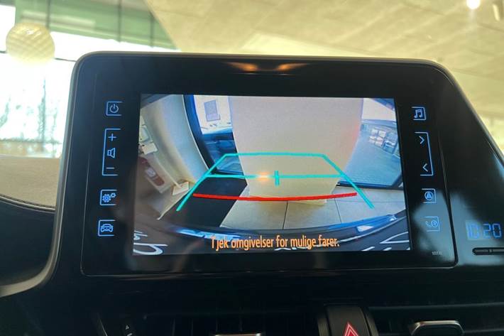 Grå Toyota C-HR fra 2017