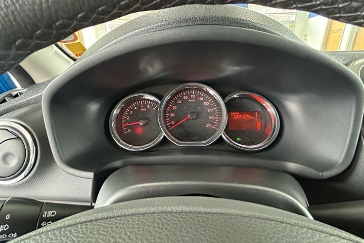 Blå Dacia Sandero fra 2016