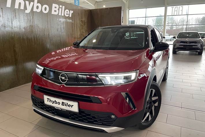 Rød Opel Mokka-e fra 2023