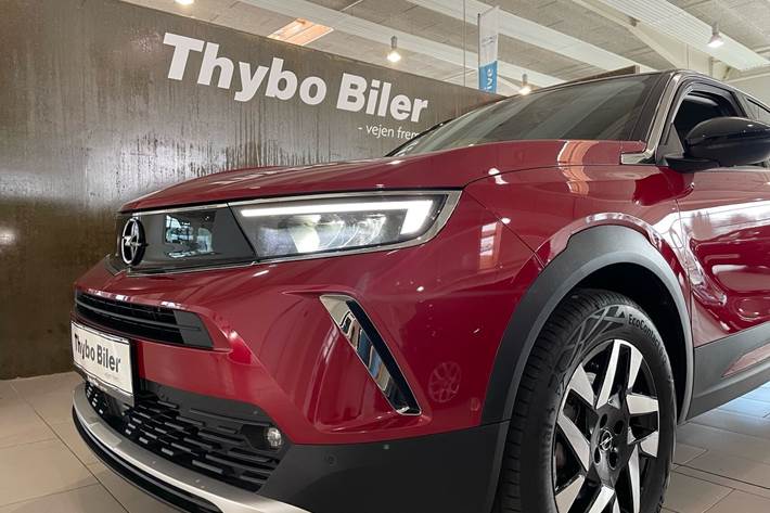 Rød Opel Mokka-e fra 2023