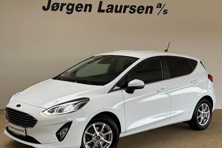 Hvid Ford Fiesta fra 2020 set udefra