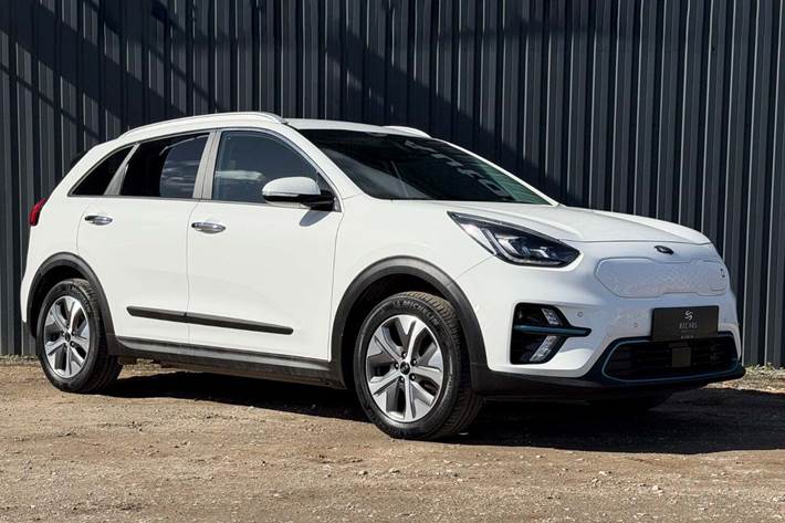 Hvid Kia e-Niro fra 2022 set udefra