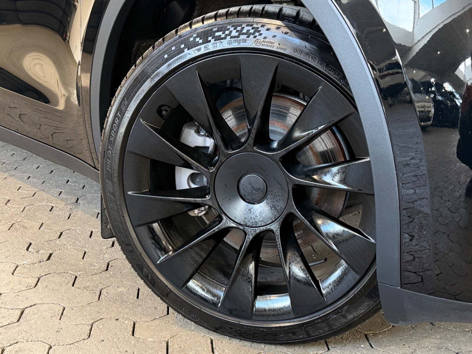 Tesla Model Y Long Range RWD