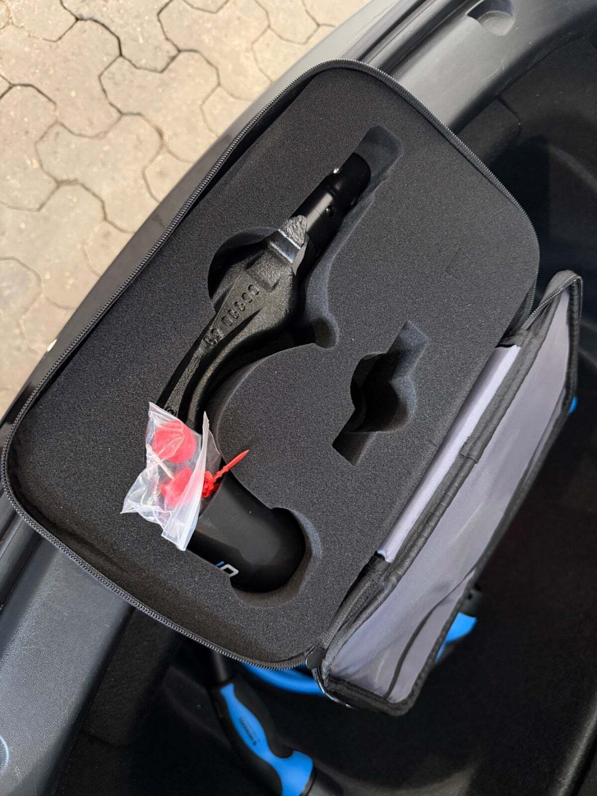 Sort Tesla Model Y fra 2025