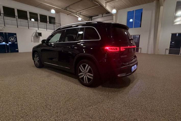 Sort Mercedes EQB250 fra 2022