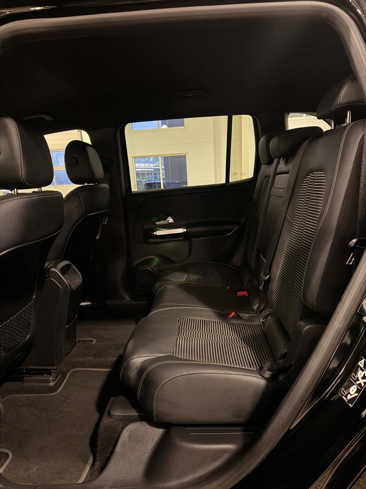 Sort Mercedes EQB250 fra 2022