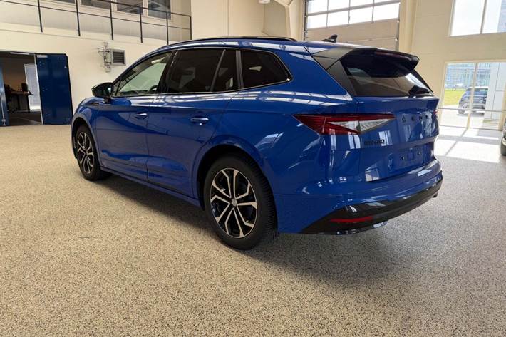 Blå Skoda Enyaq fra 2021