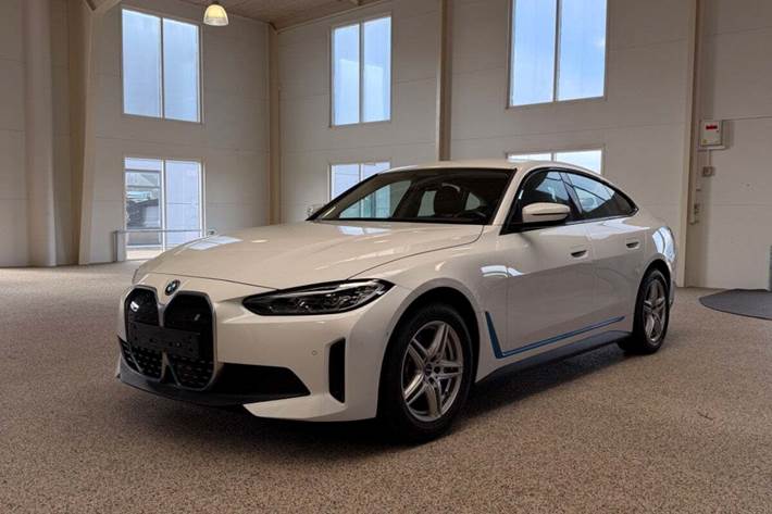 Hvid BMW i4 fra 2024