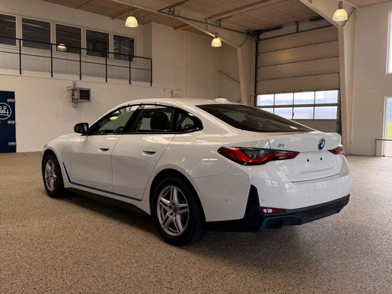 BMW i4 eDrive35