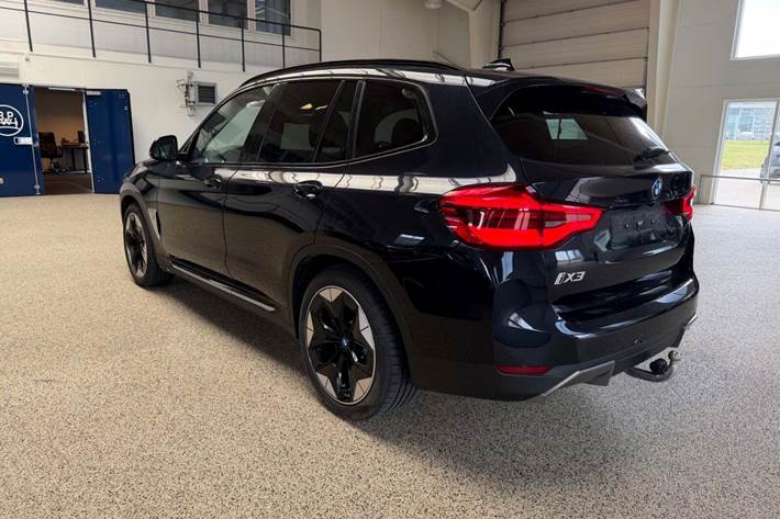 Sort BMW iX3 fra 2021