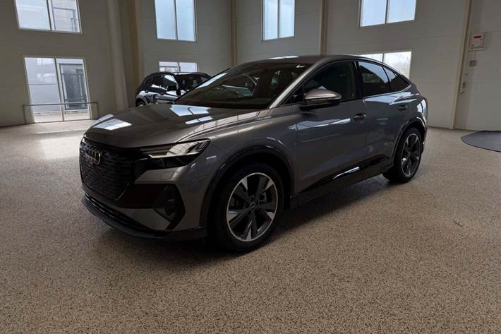 Grå Audi Q4 e-tron fra 2023