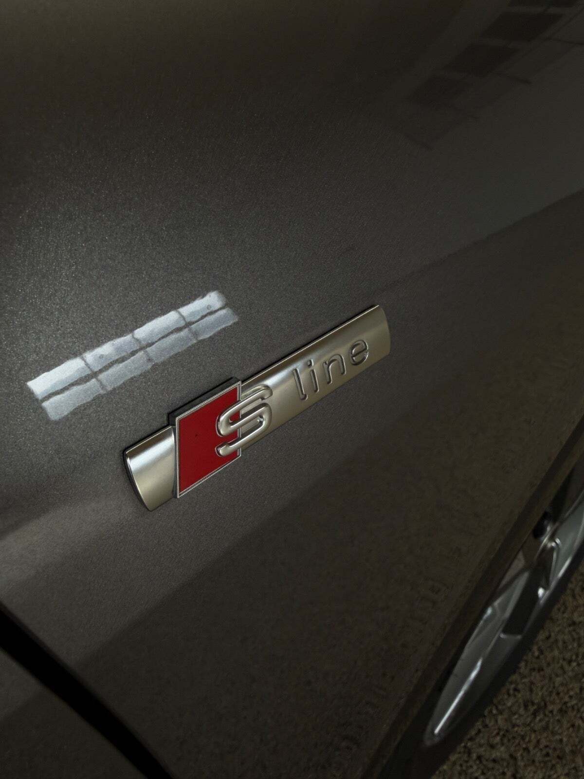 Grå Audi Q4 e-tron fra 2023