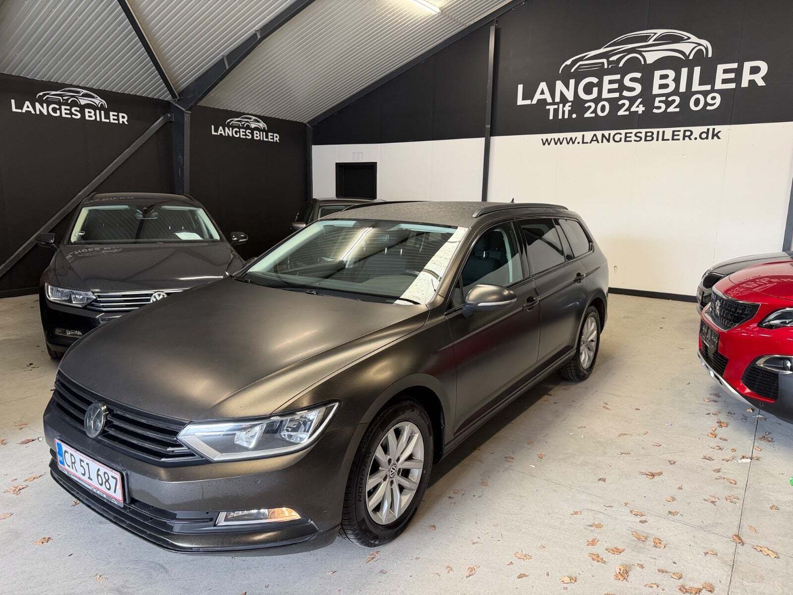 Blå VW Passat fra 2016