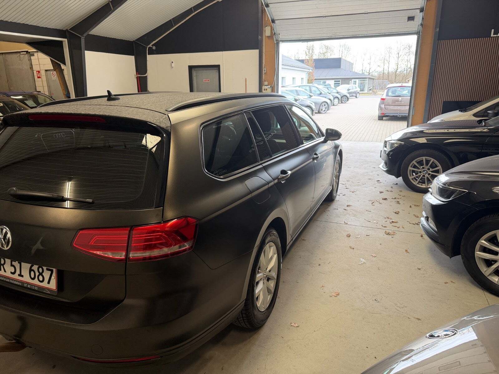 Blå VW Passat fra 2016