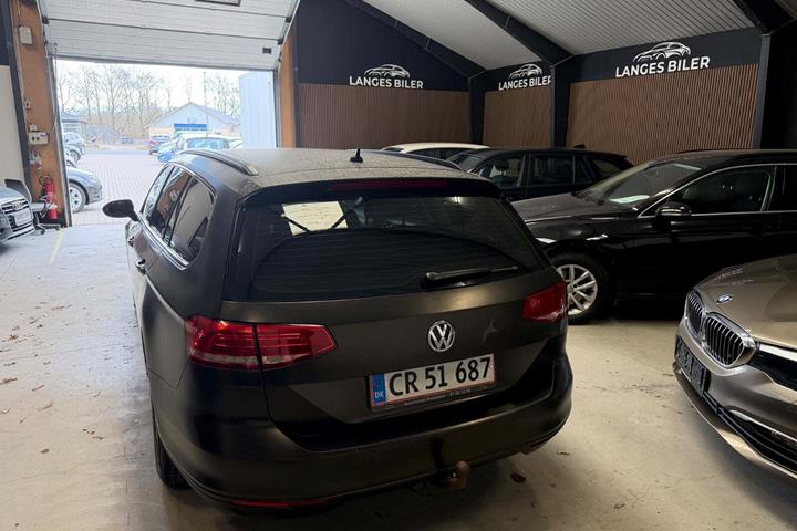 Blå VW Passat fra 2016