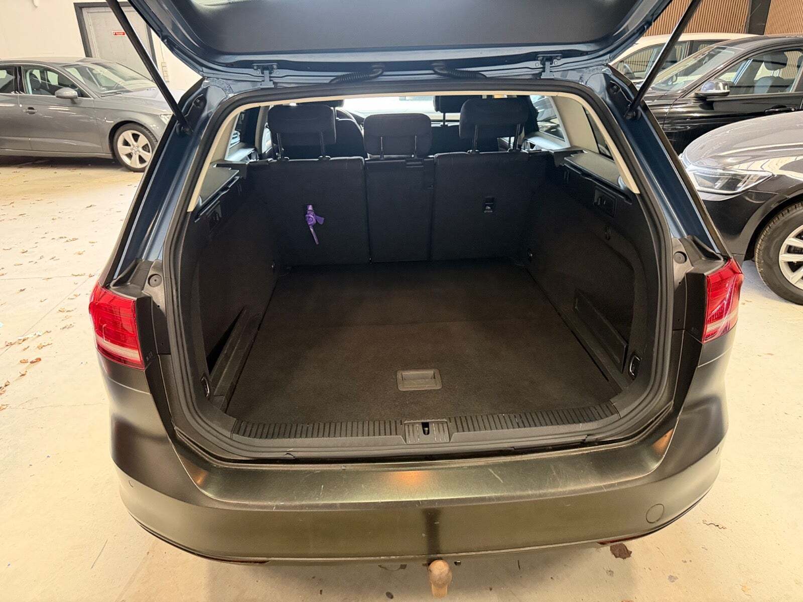 Blå VW Passat fra 2016