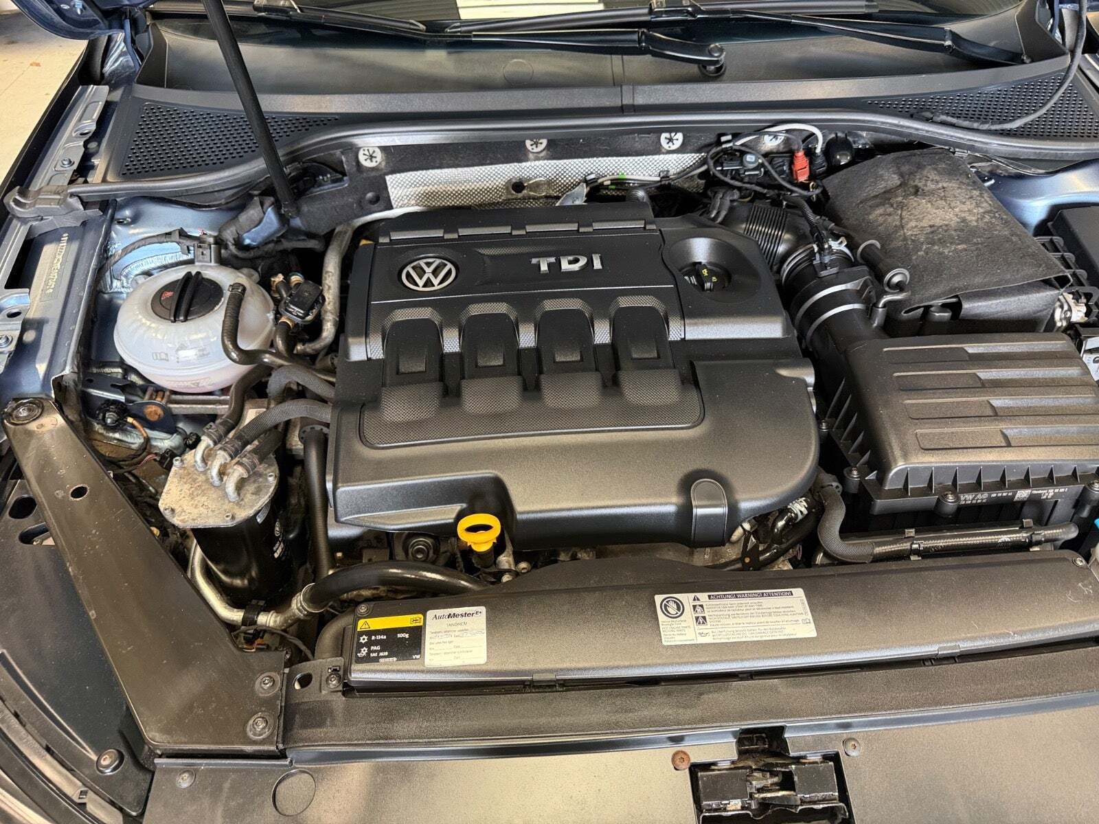 Blå VW Passat fra 2016