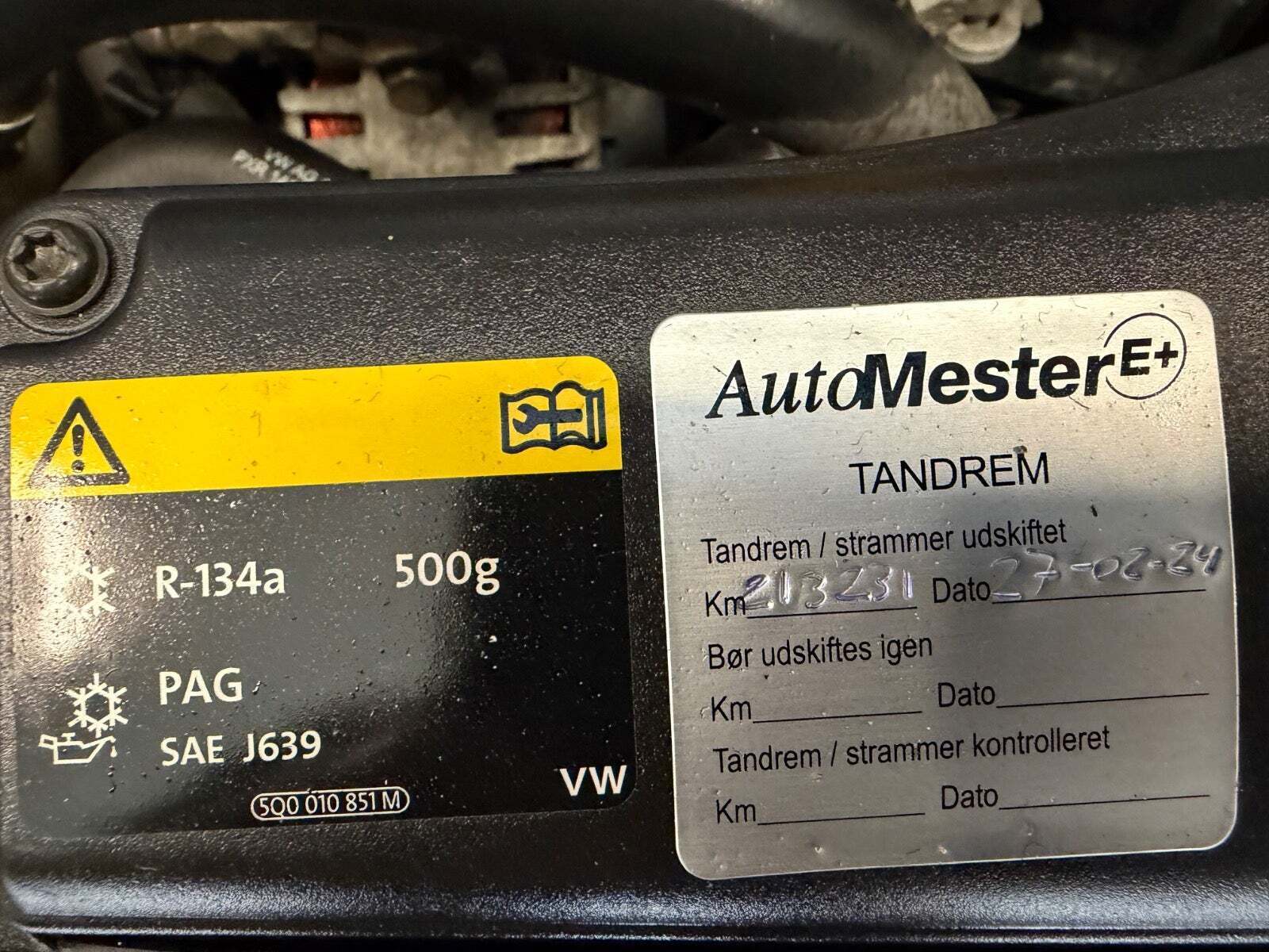 Blå VW Passat fra 2016