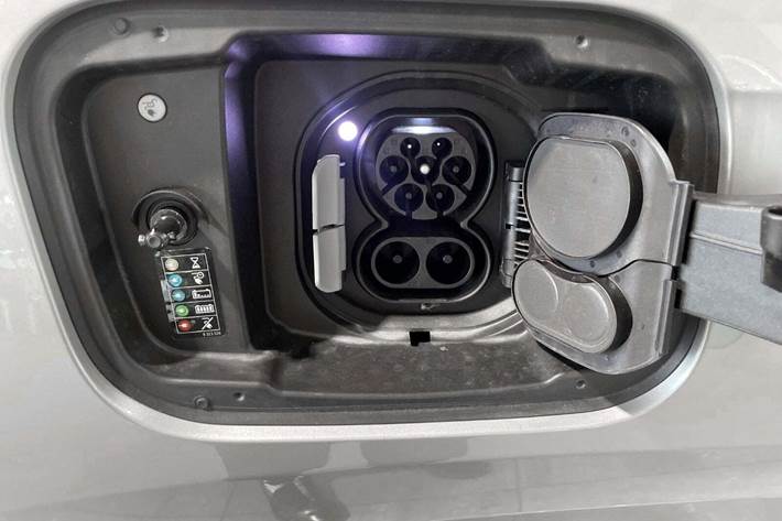 Sølv BMW iX1 fra 2025