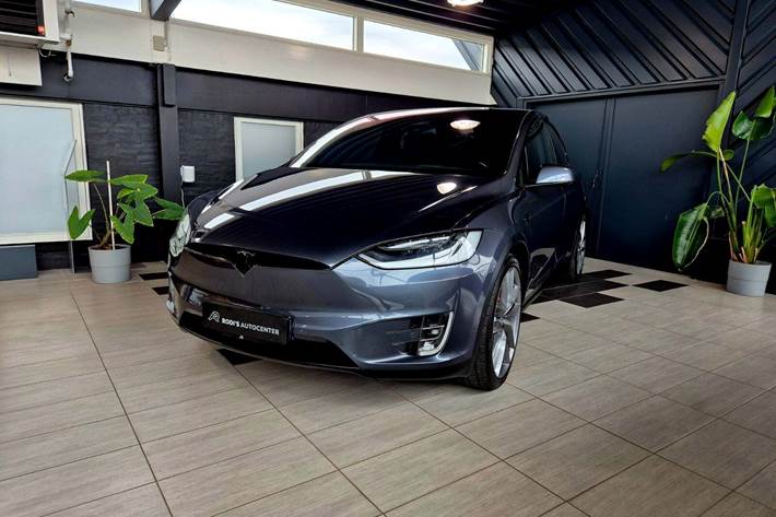 Grå Tesla Model X fra 2019
