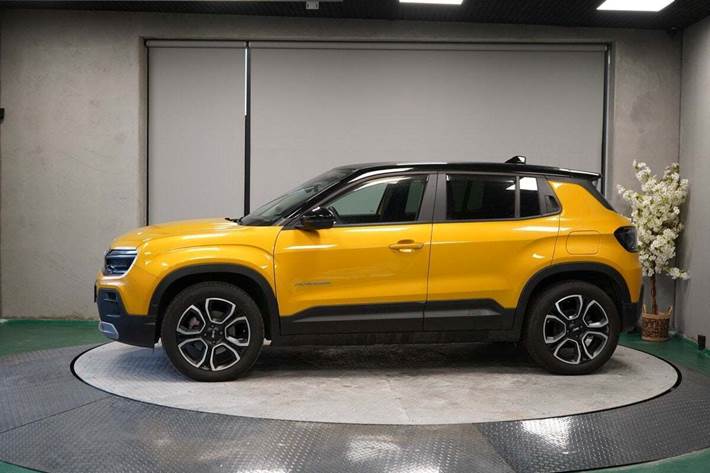 Gul Jeep Avenger fra 2023