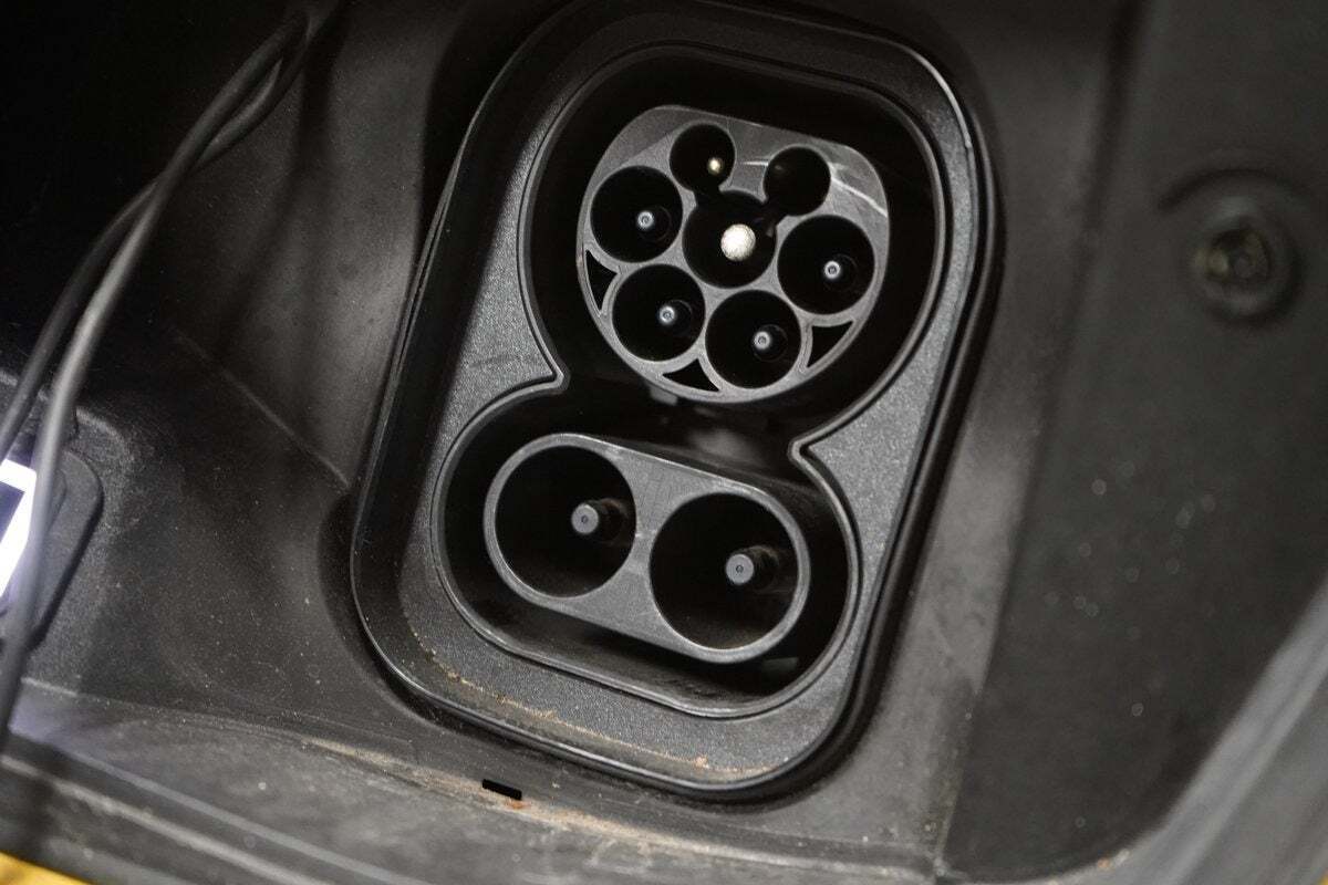 Gul Jeep Avenger fra 2023