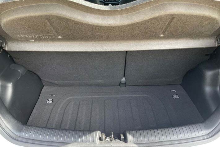 Hvid Hyundai i10 fra 2016