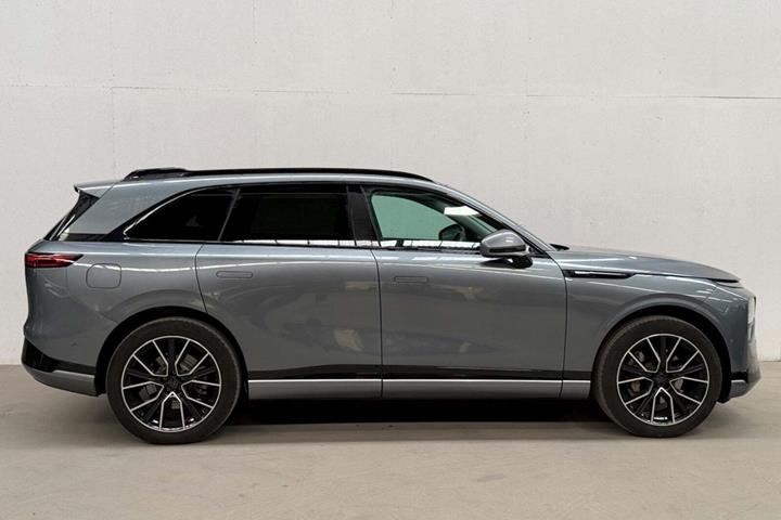 Grå Xpeng G9 fra 2024