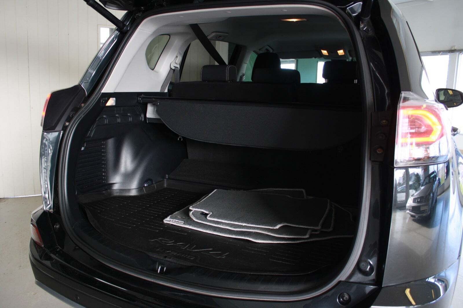 Sort Toyota RAV4 fra 2016