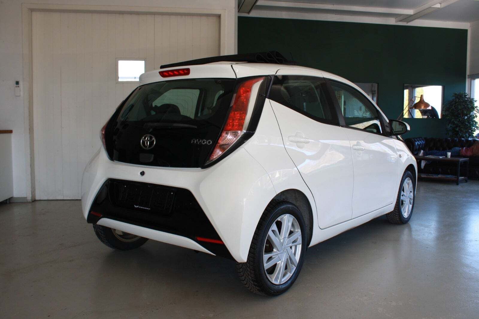 Toyota Aygo 1,0 VVT-i x-wave Sky