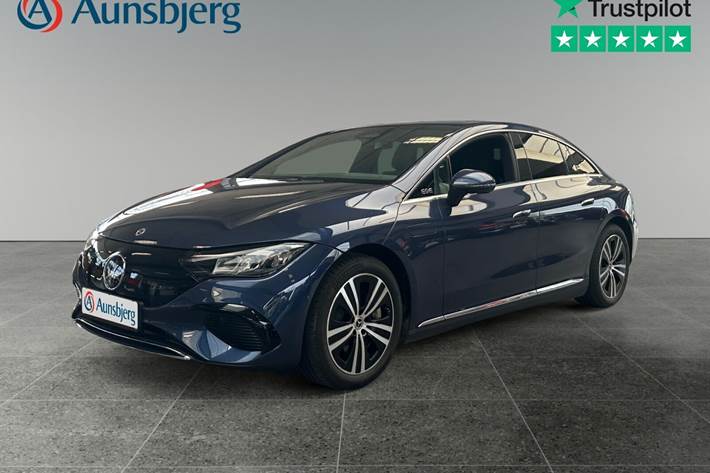Blå Mercedes EQE300 fra 2024