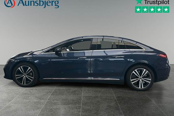 Blå Mercedes EQE300 fra 2024