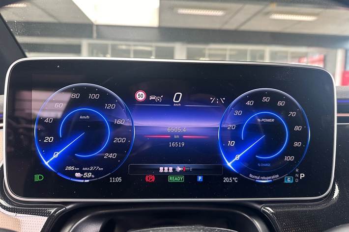 Blå Mercedes EQE300 fra 2024