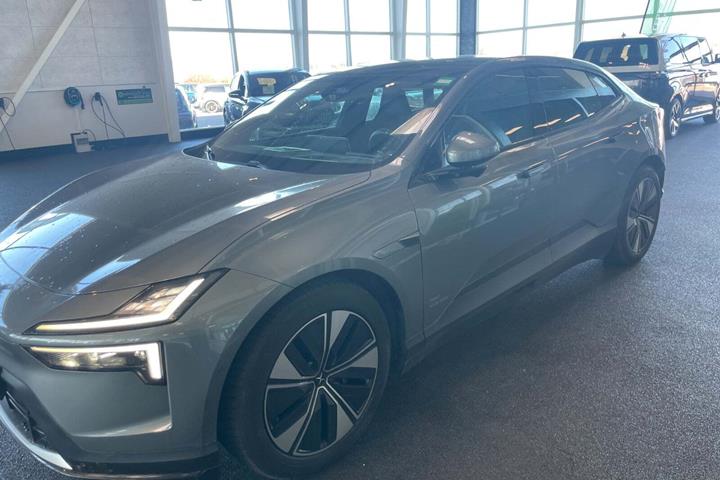 Grå Polestar 4 fra 2024