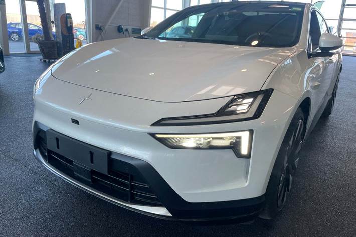 Hvid Polestar 4 fra 2024