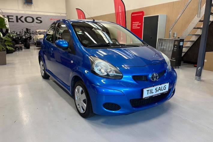 Blå Toyota Aygo fra 2011