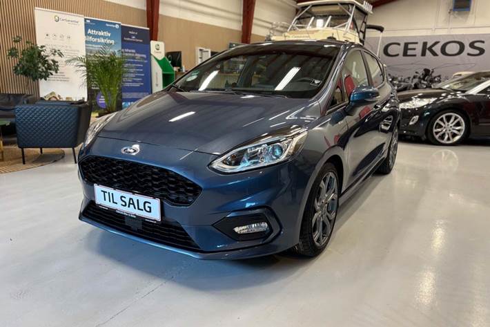 Blå Ford Fiesta fra 2020